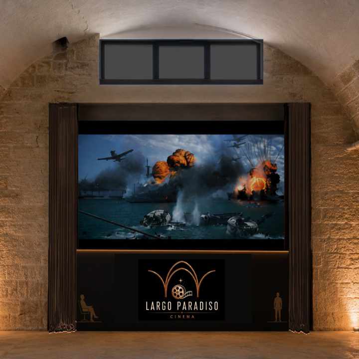Il Largo Paradiso — lo schermo del cinema sotto le volte del LARGO 10